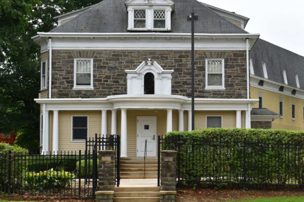 Exterior of Settlement's Wynnefield Branch